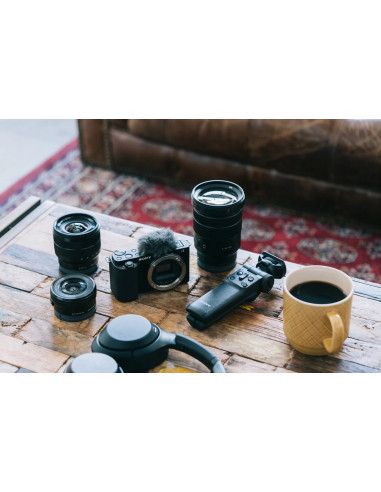 SONY ZV-E10 24,2MP + SELP1650 II VARI-ANGLE SCREEN FOR VLOGGING 4K