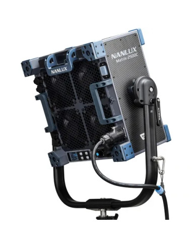 MATRIX 2500C LED FULL-COLOR MULTI-SOURCE SPOT LIGHT WITH FLIGHT CASE
