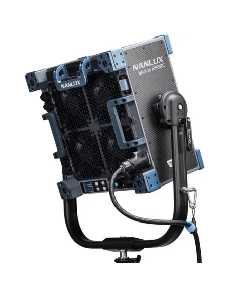MATRIX 2500C LED FULL-COLOR MULTI-SOURCE SPOT LIGHT WITH FLIGHT CASE