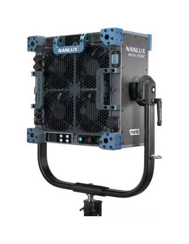 MATRIX 2500C LED FULL-COLOR MULTI-SOURCE SPOT LIGHT WITH FLIGHT CASE