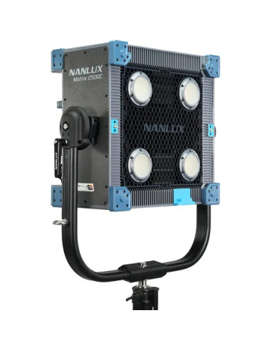 MATRIX 2500C LED FULL-COLOR MULTI-SOURCE SPOT LIGHT WITH FLIGHT CASE