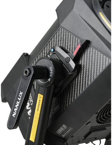 Evoke 1200B Bicolor con Flight Case e Lente Fresnel