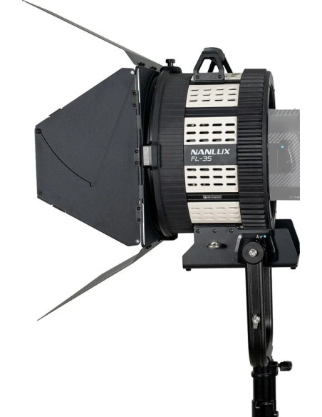 Evoke 1200B Bicolor con Flight Case e Lente Fresnel